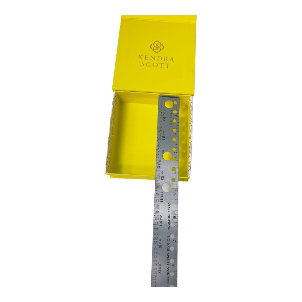 Kendra Scott Gift Box Yellow and Gold With Magnetic Closure 4.5" x 4.25"… - Picture 4 of 5